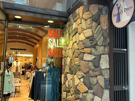 ママズドレス　横浜元町店 ショップ入り口奥のエレベーターで2Fへお上がりください